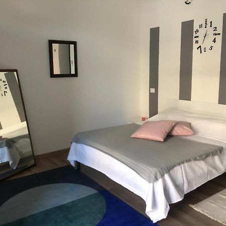 Apartamento Monolocale Arredato Con Una Camera Parma Exterior foto