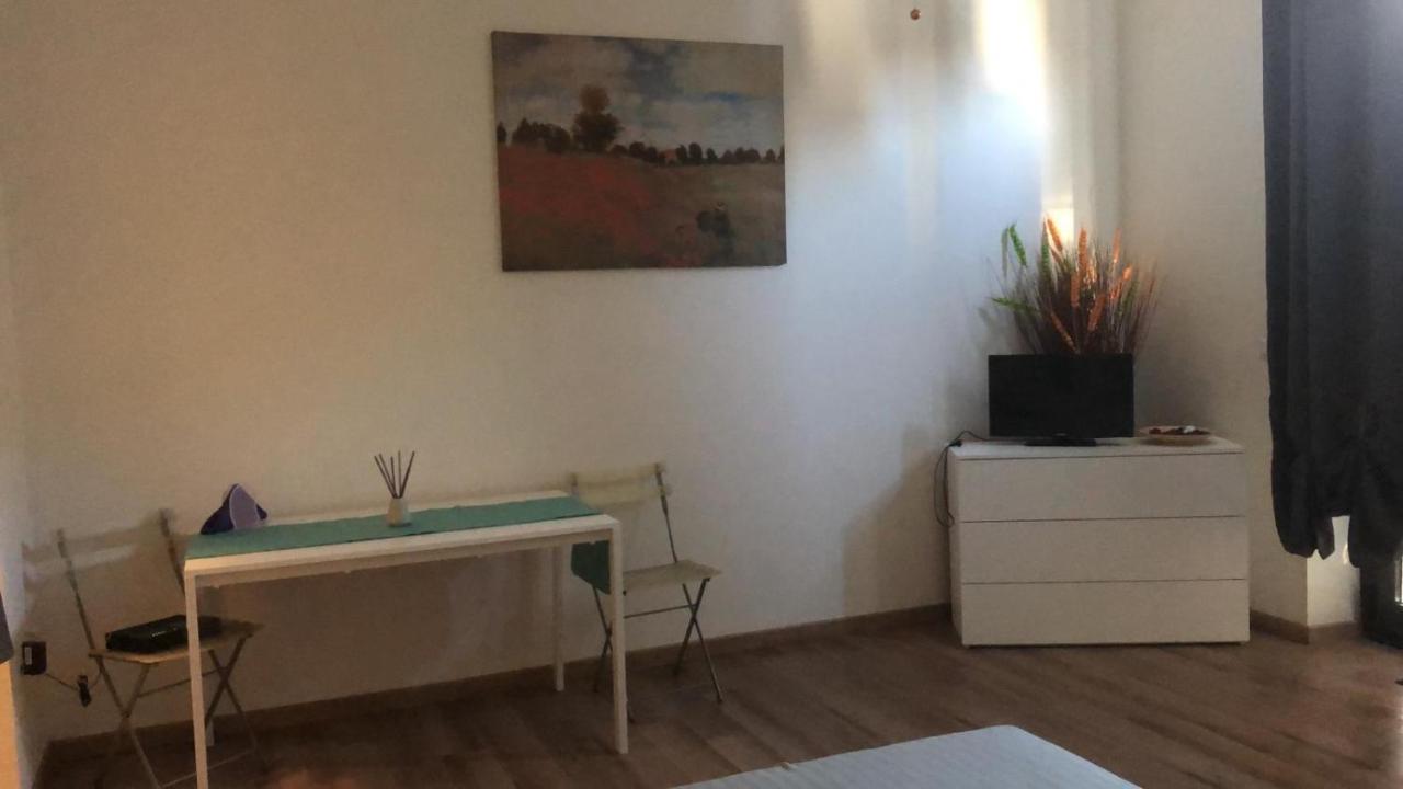 Apartamento Monolocale Arredato Con Una Camera Parma Exterior foto